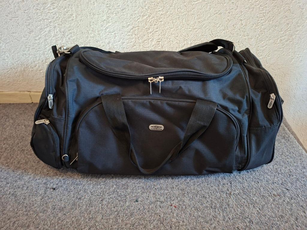 Umbro reistas met wielen, Gebruikt, Zwart, Minder dan 35 cm, Ophalen of Verzenden