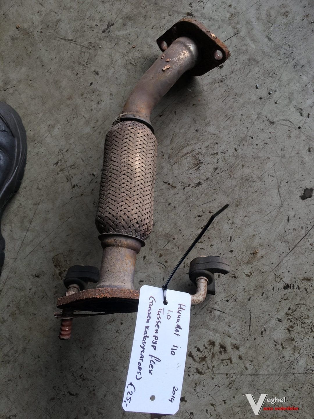 Hyundai i 10   1.0 2014 Flex stuk tussen de katalysators, Gebruikt, -, -, Ophalen of Verzenden