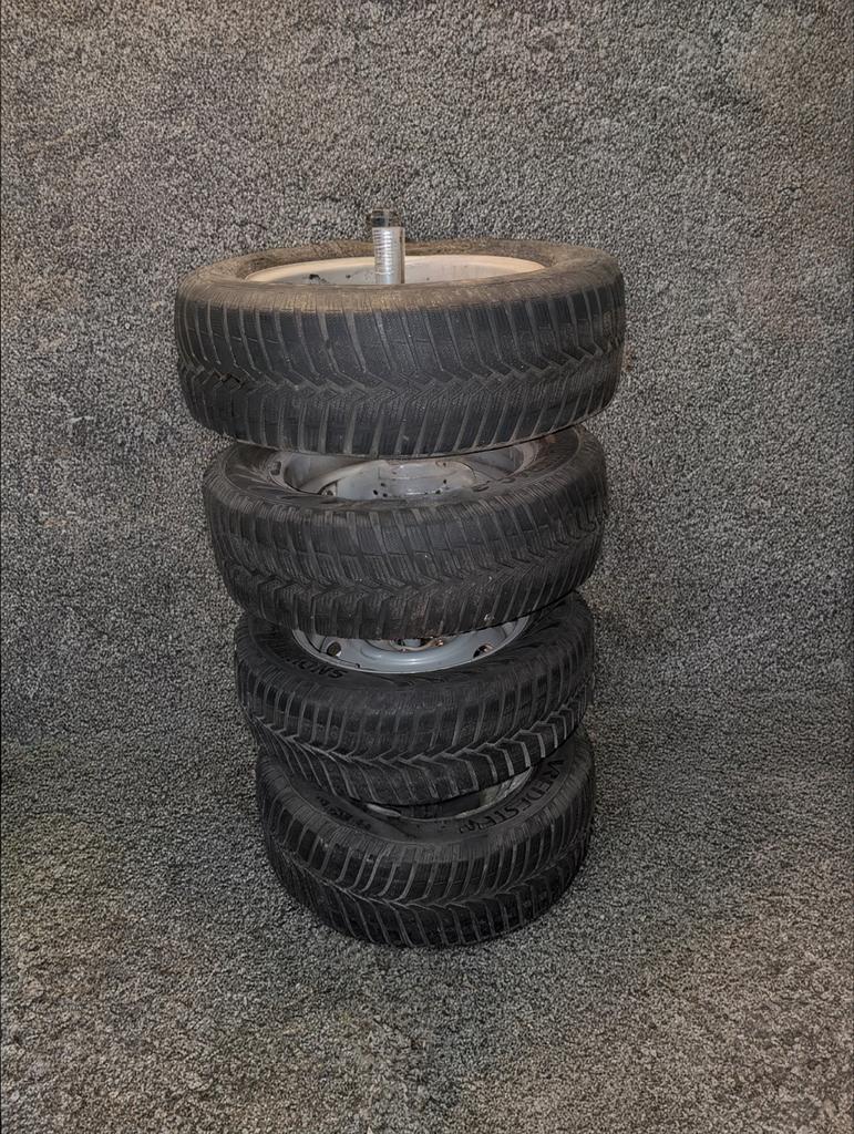 Volvo Amazon / 123GT 15 x 5,5J inch velgen met wieldoppen, Gebruikt, 15 inch, Overige, Banden en Velgen