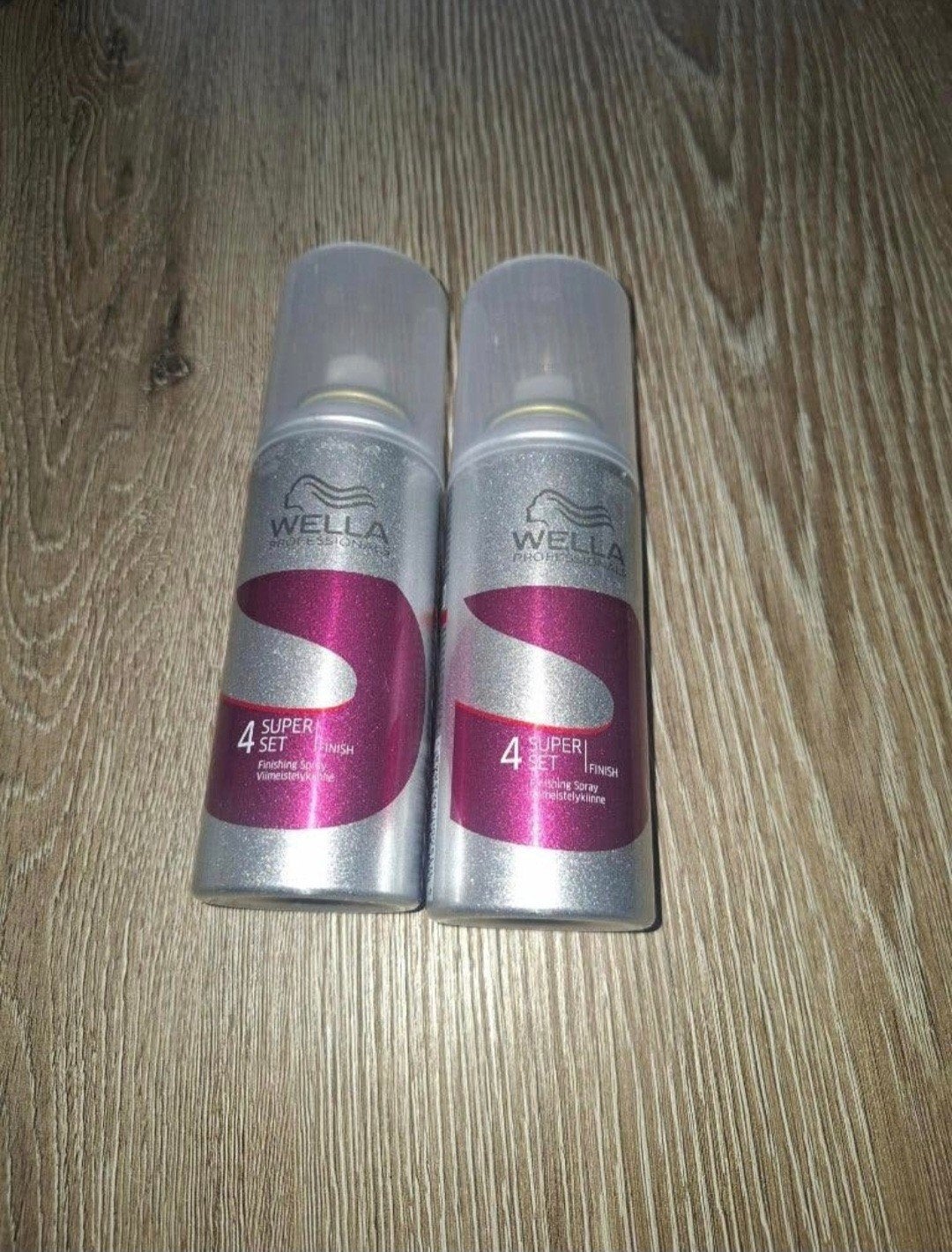 2 nieuwe bussen Wella Professional haarspray (advr 44), Ophalen of Verzenden, Nieuw, Gel, Wax, Haarlak of Mousse