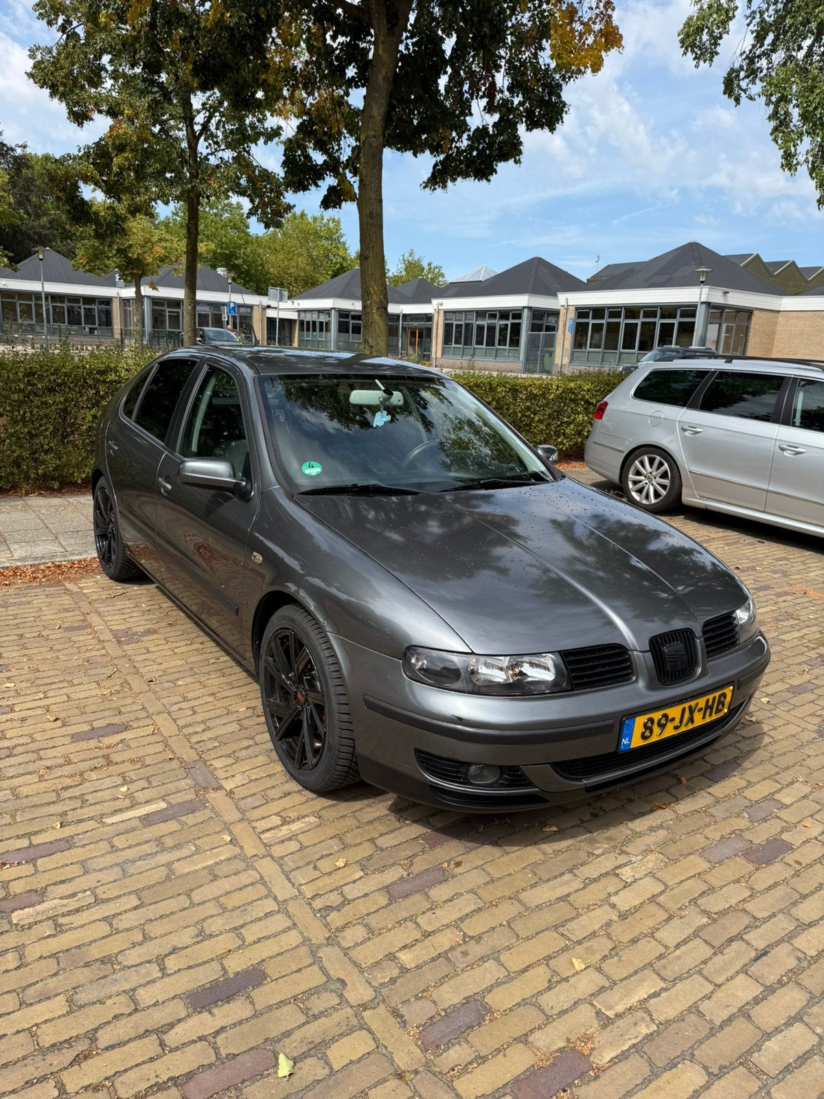 Seat Leon 1.8 20V 92KW 2002 Grijs, Auto's, 125 pk, 4 cilinders, Leon, Origineel Nederlands