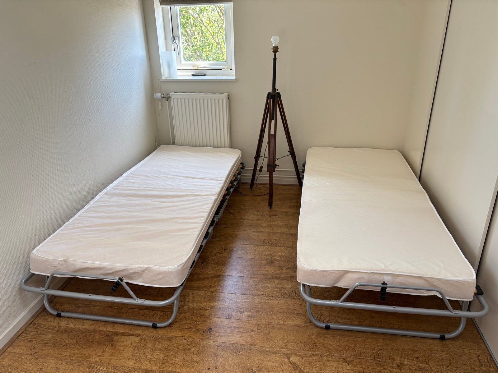 2 Opklapbedden voor kinderen - Compact en comfortabel, Ophalen, 190 cm of minder, Zo goed als nieuw, Metaal