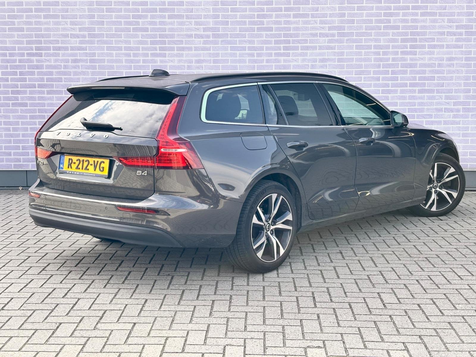 Volvo V60 2.0 B4 Core | Trekhaak | Achteruitrijcamera | Park, Auto's, Stof, Euro 6, 4 cilinders, 1634 kg