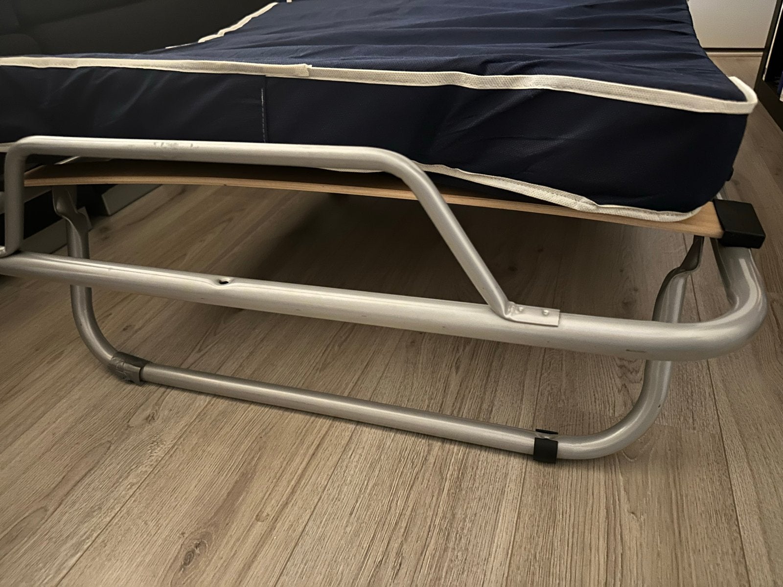 Opvouwbaar logeerbed met matras, Ophalen, Gebruikt, Eenpersoons, Blauw