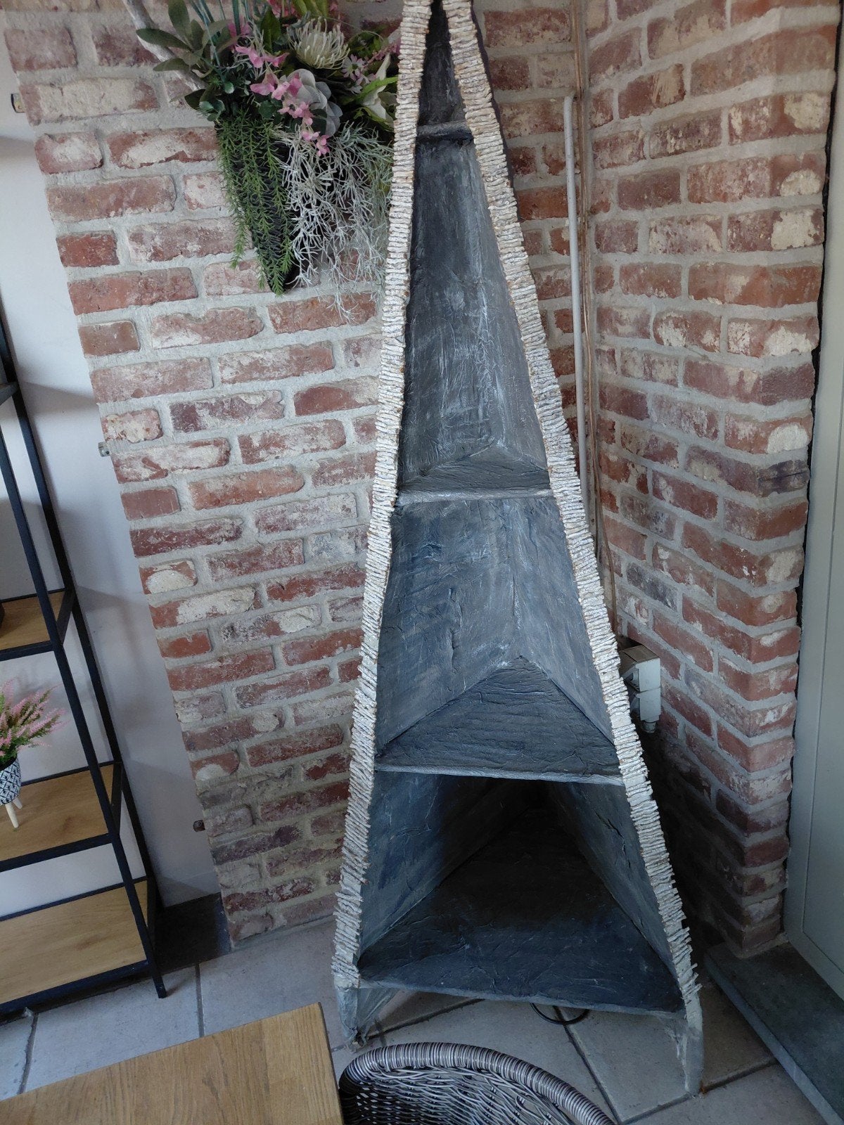 pyramide kast grottenkast, Ophalen