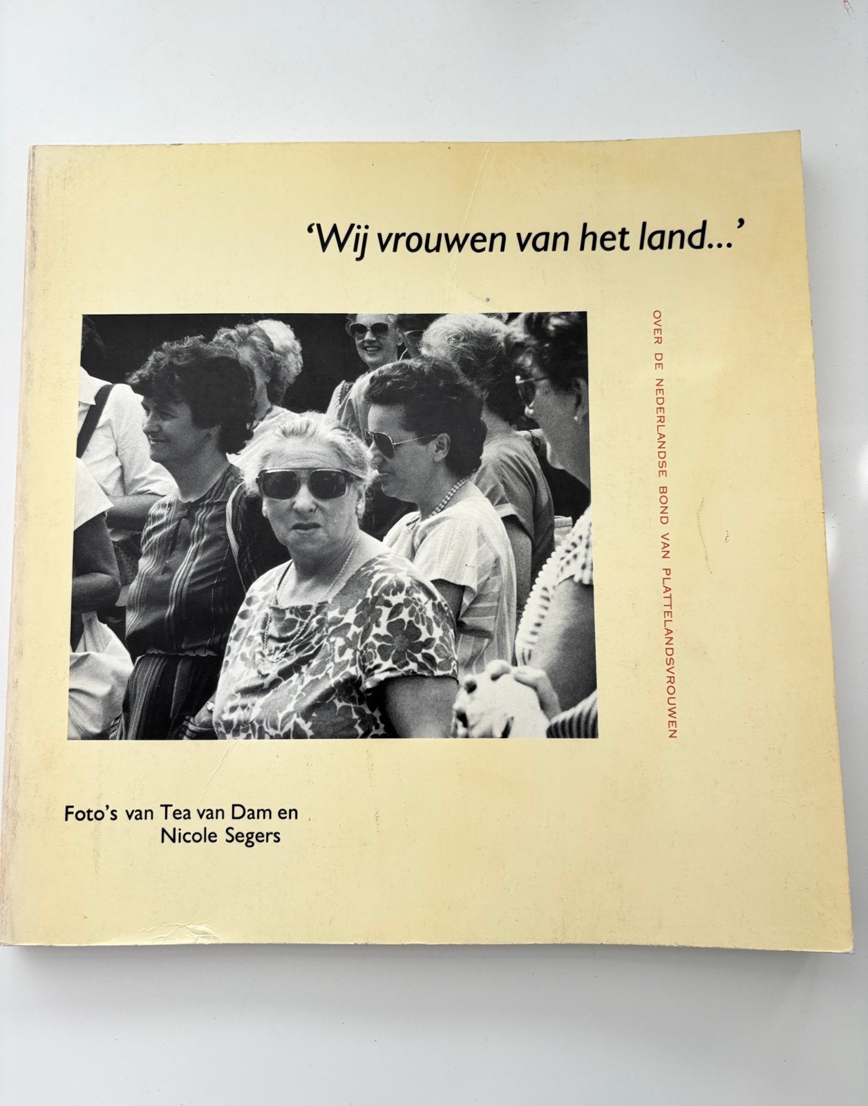 Wij vrouwen van het land – fotoboek 1987, Ophalen of Verzenden, Gelezen