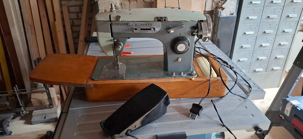 Oude naaimachine Lewenstein Falcon, Ophalen, Huis en Inrichting