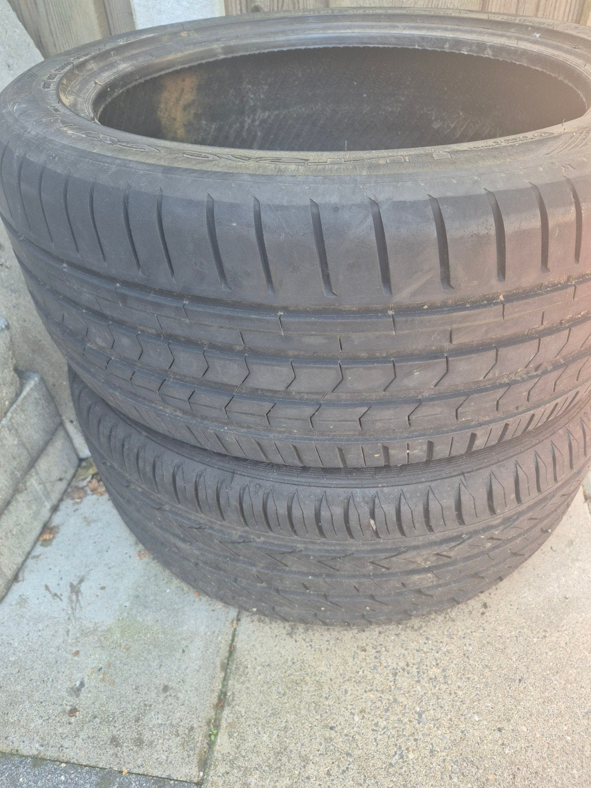 Twee Zomerbanden 225/45 R17 en 1 winterband 195/50 R15, Auto-onderdelen, Banden en Velgen, Gebruikt, 17 inch, Ophalen of Verzenden