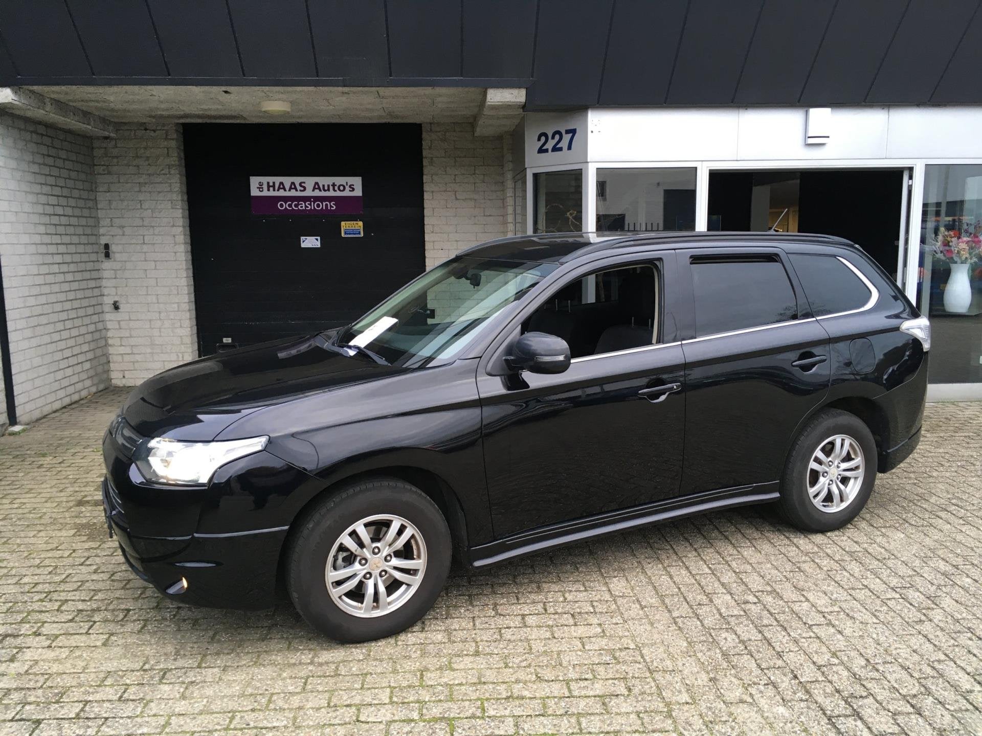 Mitsubishi Outlander 2.0 Intense / NIEUW MODEL / CLIMA / ALU, Zwart, 4 cilinders, 150 pk, Zwart