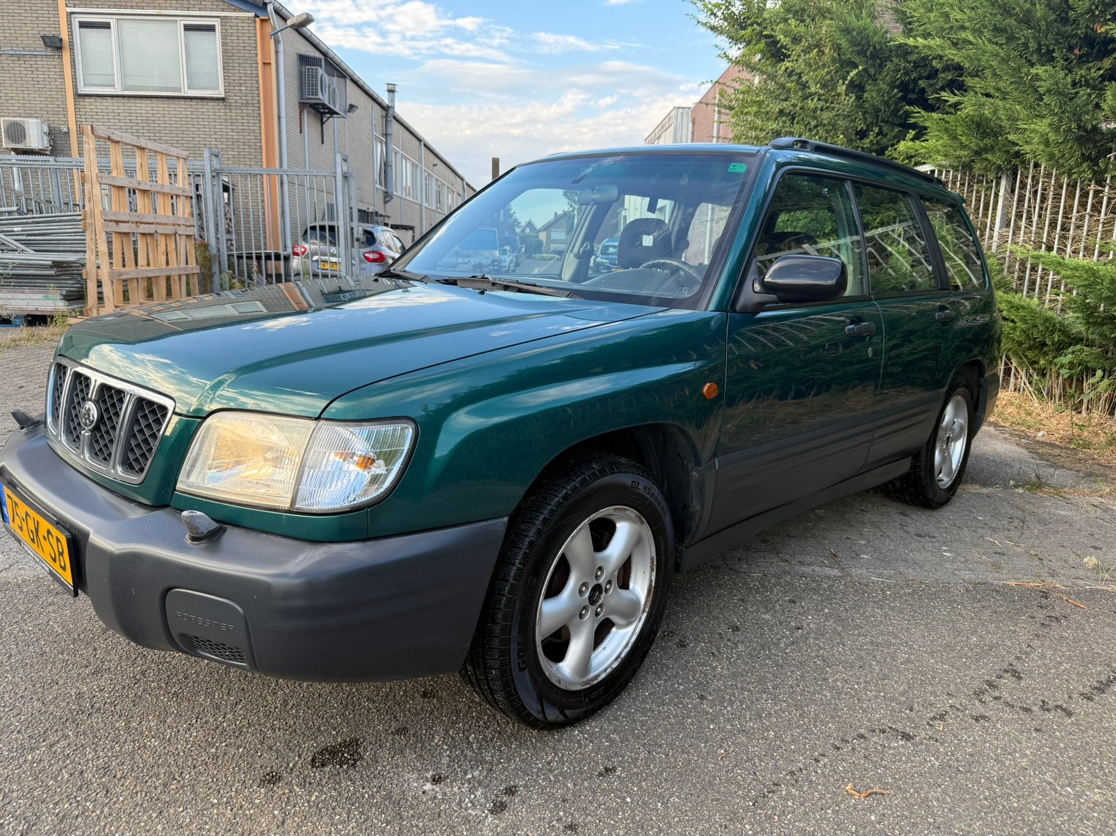 Subaru Forester 2.0 92KW 4x4 awd apk 4-2027 bj2001 Groen, Auto's, Subaru, 1994 cc, 4 cilinders, Bedrijf, SUV of Terreinwagen