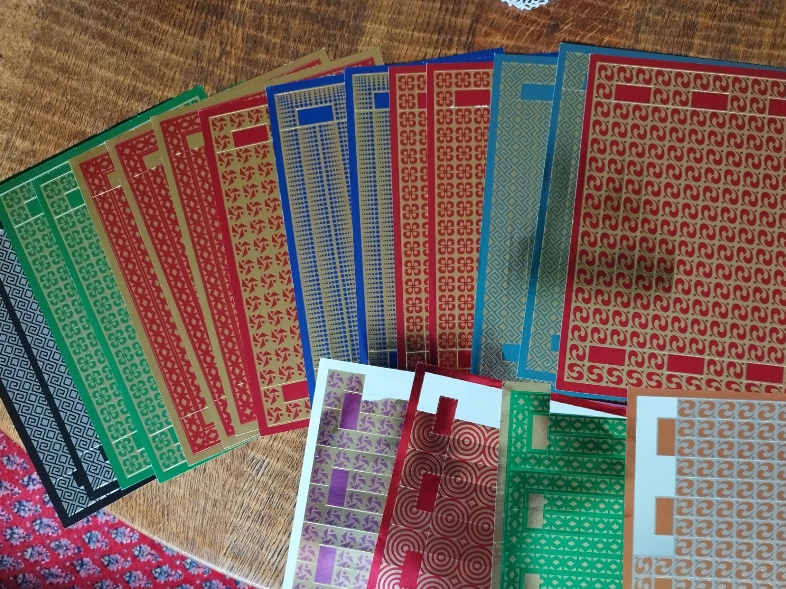 Stickervellen met strooken in mooi patroon, Ophalen of Verzenden, Gebruikt, Overige thema's, Overige typen
