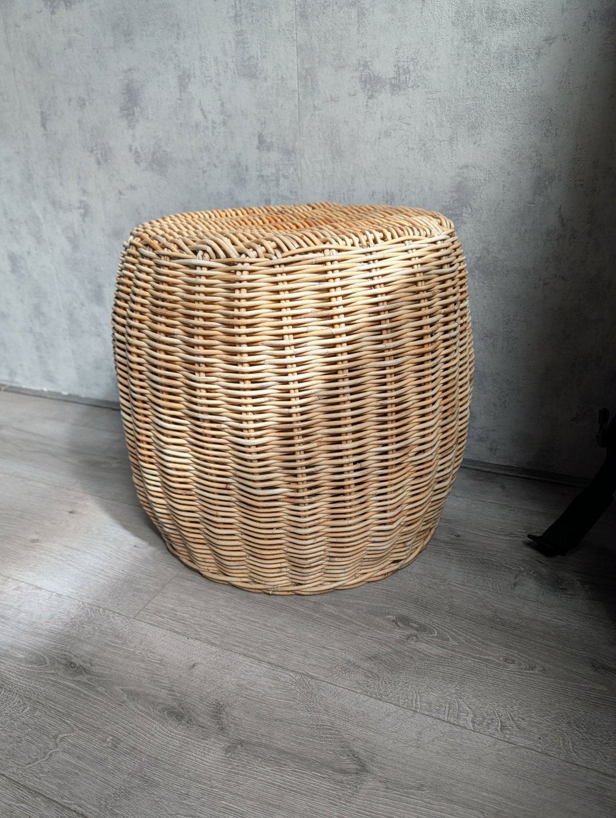 kruk - Bijzettafel riet - planten tafel - poef, Huis en Inrichting, Ophalen of Verzenden, Zo goed als nieuw, Hout