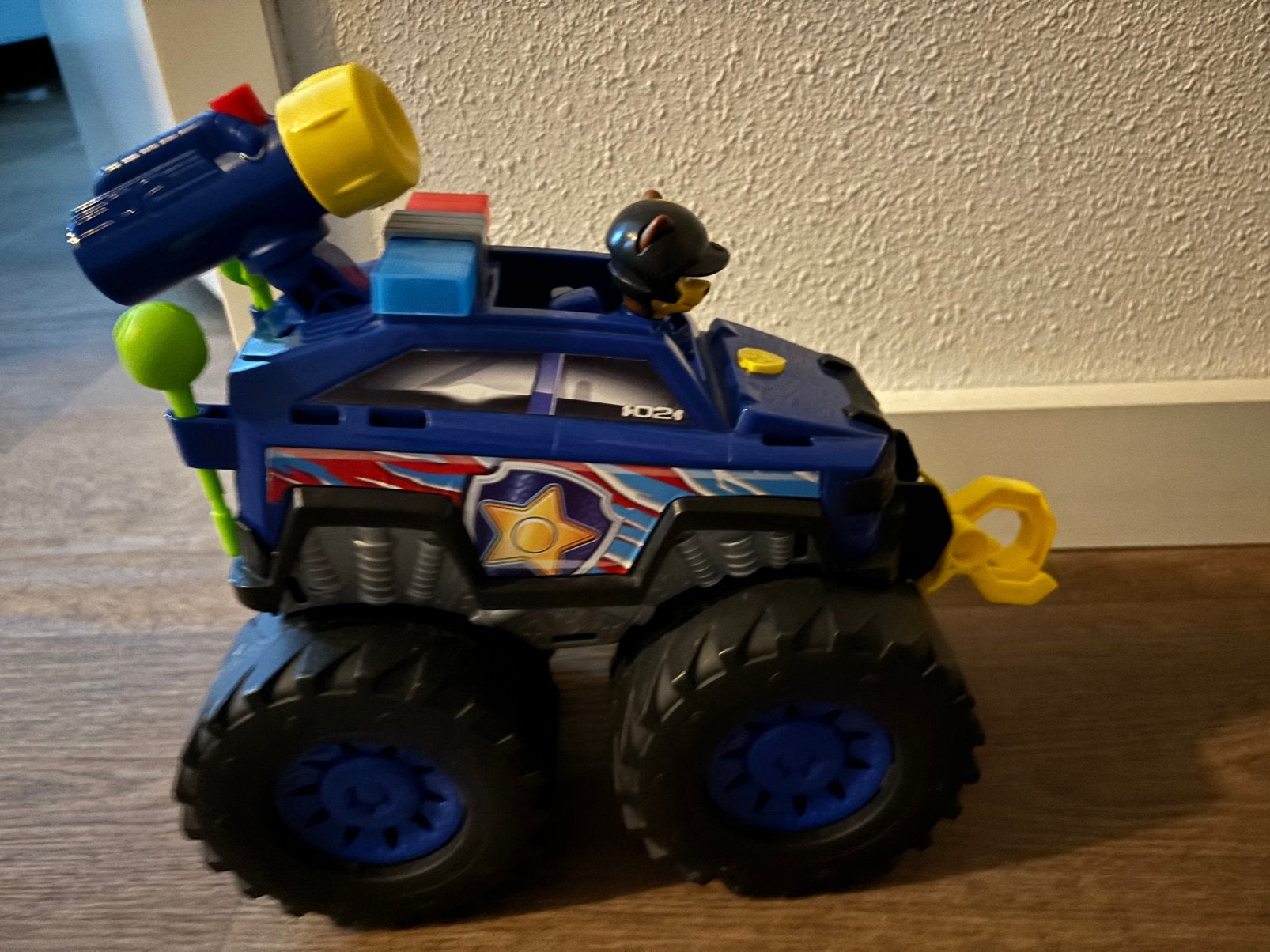 Paw Patrol Rescue Wheels Chase Deluxe voertuig, Ophalen, Zo goed als nieuw