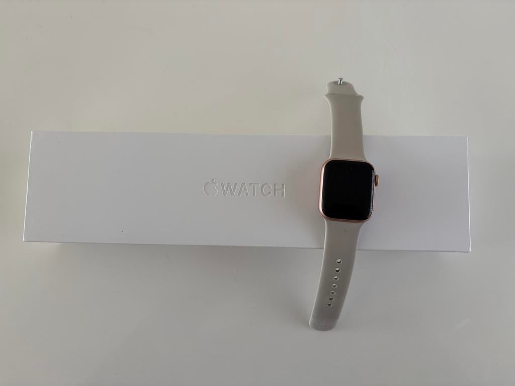 Apple Watch Series 5 40mm goud - ZO GOED ALS NIEUW, Ophalen of Verzenden, Zo goed als nieuw, Roze