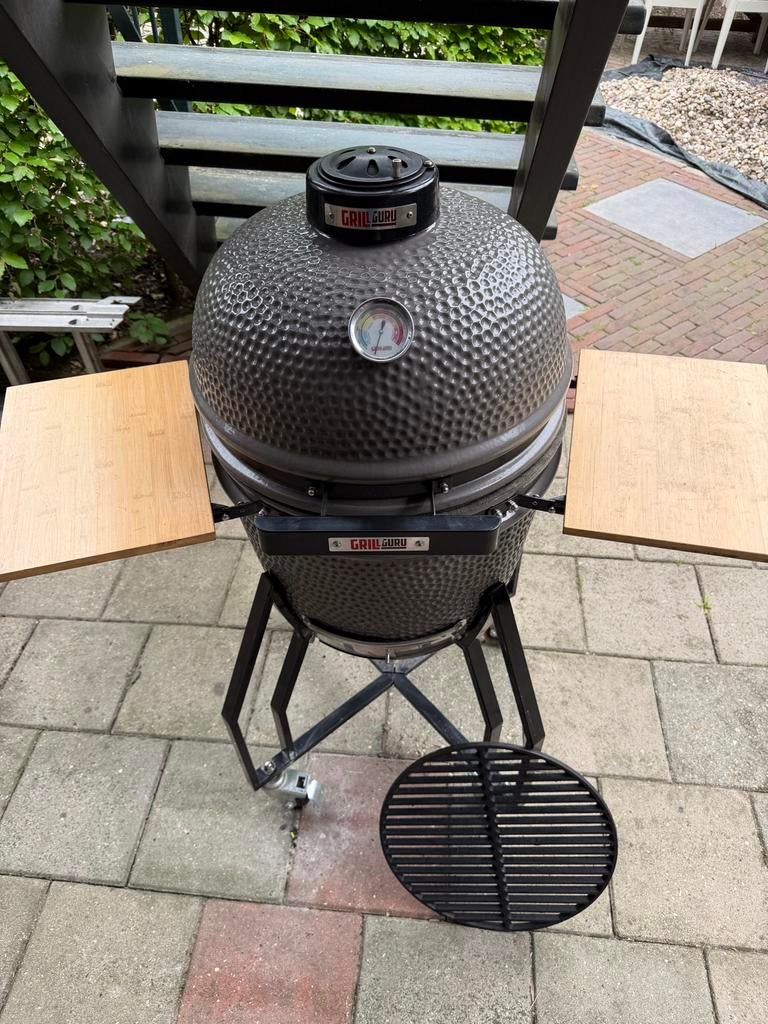 Grill Guru Medium Kamado met originele accessoires set, Tuin en Terras, Ophalen, Gebruikt, Met accessoires