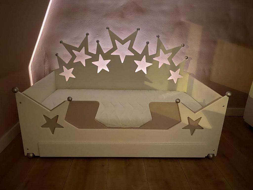 Kinderbed Sterren met matraslade en verlichting 170 x 90 cm, Kinderen en Baby's, Kinderkamer | Bedden, Ophalen, Gebruikt, 160 tot 180 cm