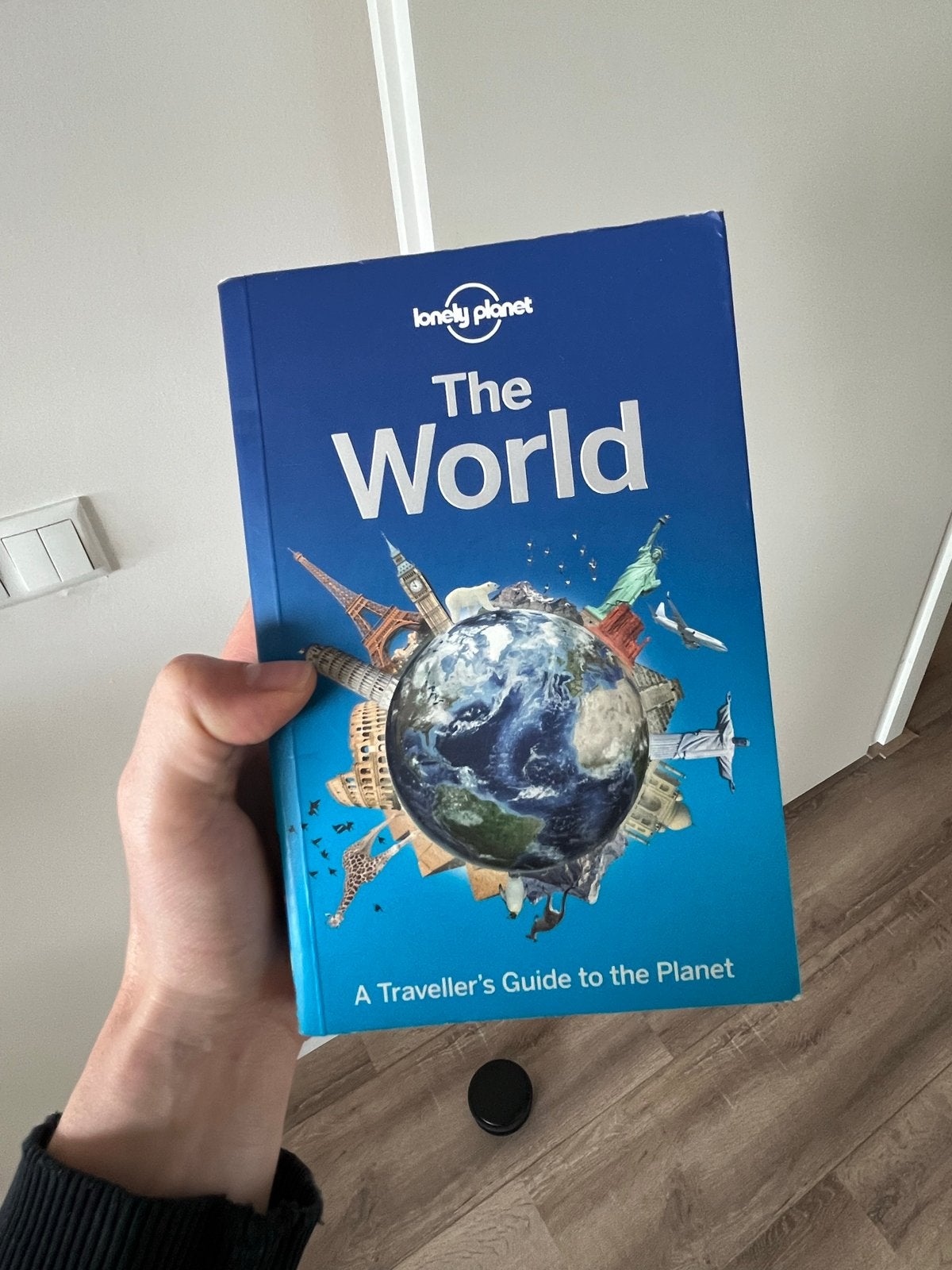 Lonely Planet The World - Reisgids met gebruikerssporen, Gelezen, Lonely Planet, Europa, Ophalen of Verzenden
