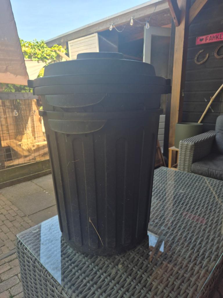 2x 60 liter voertonnen - Ideaal voor opslag, Dieren en Toebehoren, Paarden en Pony's | Overige Paardenspullen, Ophalen, Gebruikt
