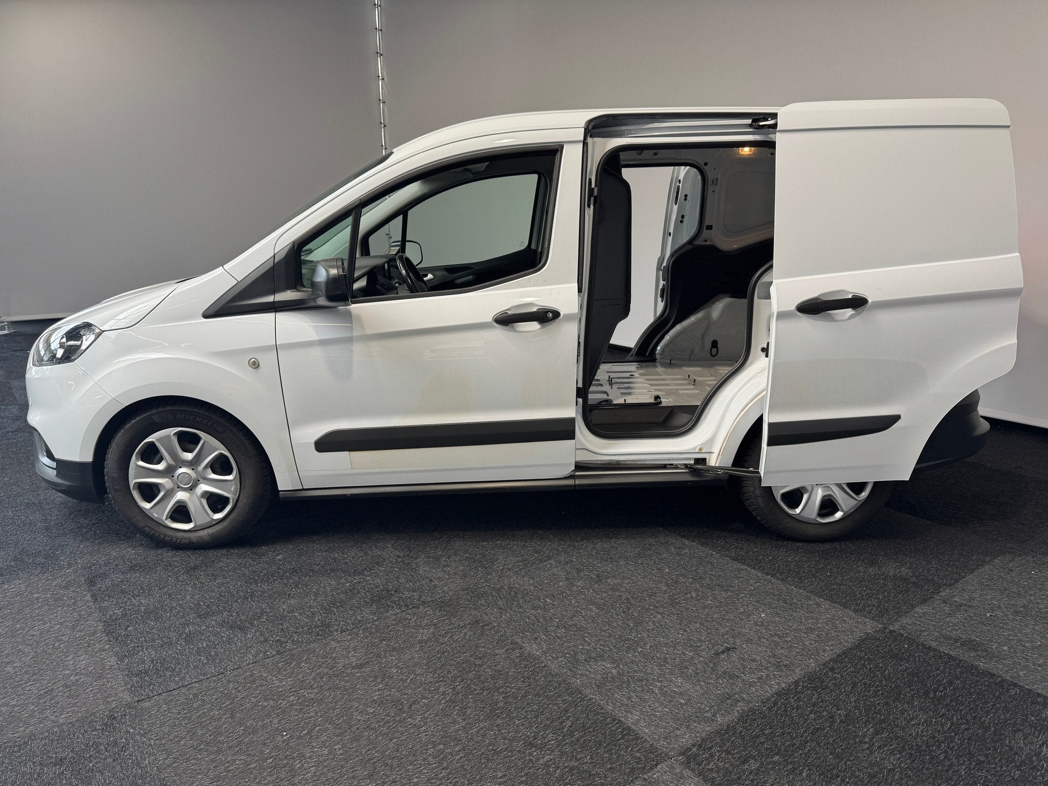 Ford Transit Courier Airco Transit Courier 1.5 TDCI 75pk dub, Euro 6, Wit, Origineel Nederlands, 2 stoelen