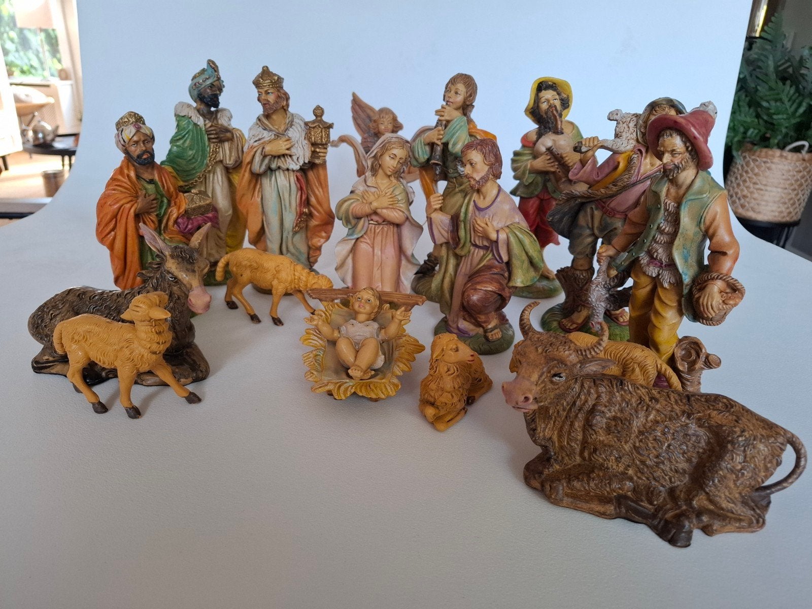 Complete Kerstgroep set van 17 beelden, Verzamelen, Ophalen of Verzenden, Zo goed als nieuw, Beeld(je), Christendom | Katholiek