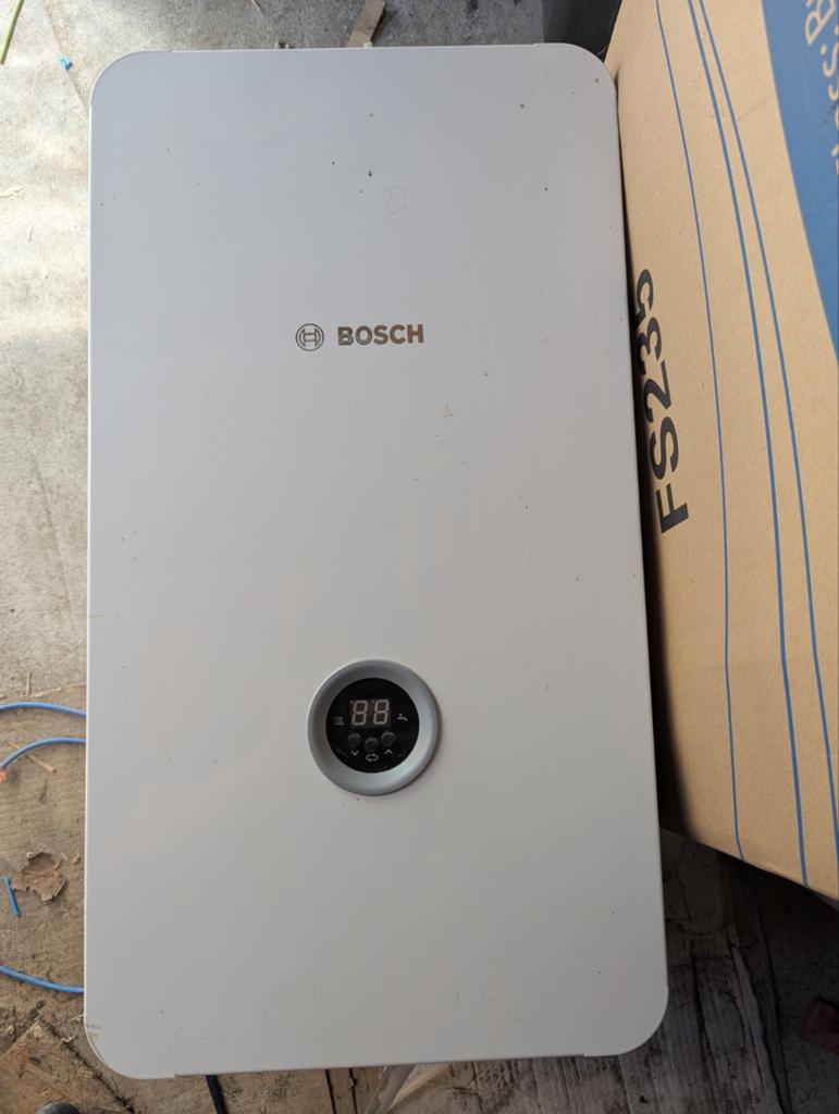 Bosch Tronic Heat 3500 12 Elektrische CV-ketel, Doe-het-zelf en Verbouw, Verwarming en Radiatoren, Ophalen, 30 tot 80 cm, Cv-ketel of Combi-ketel