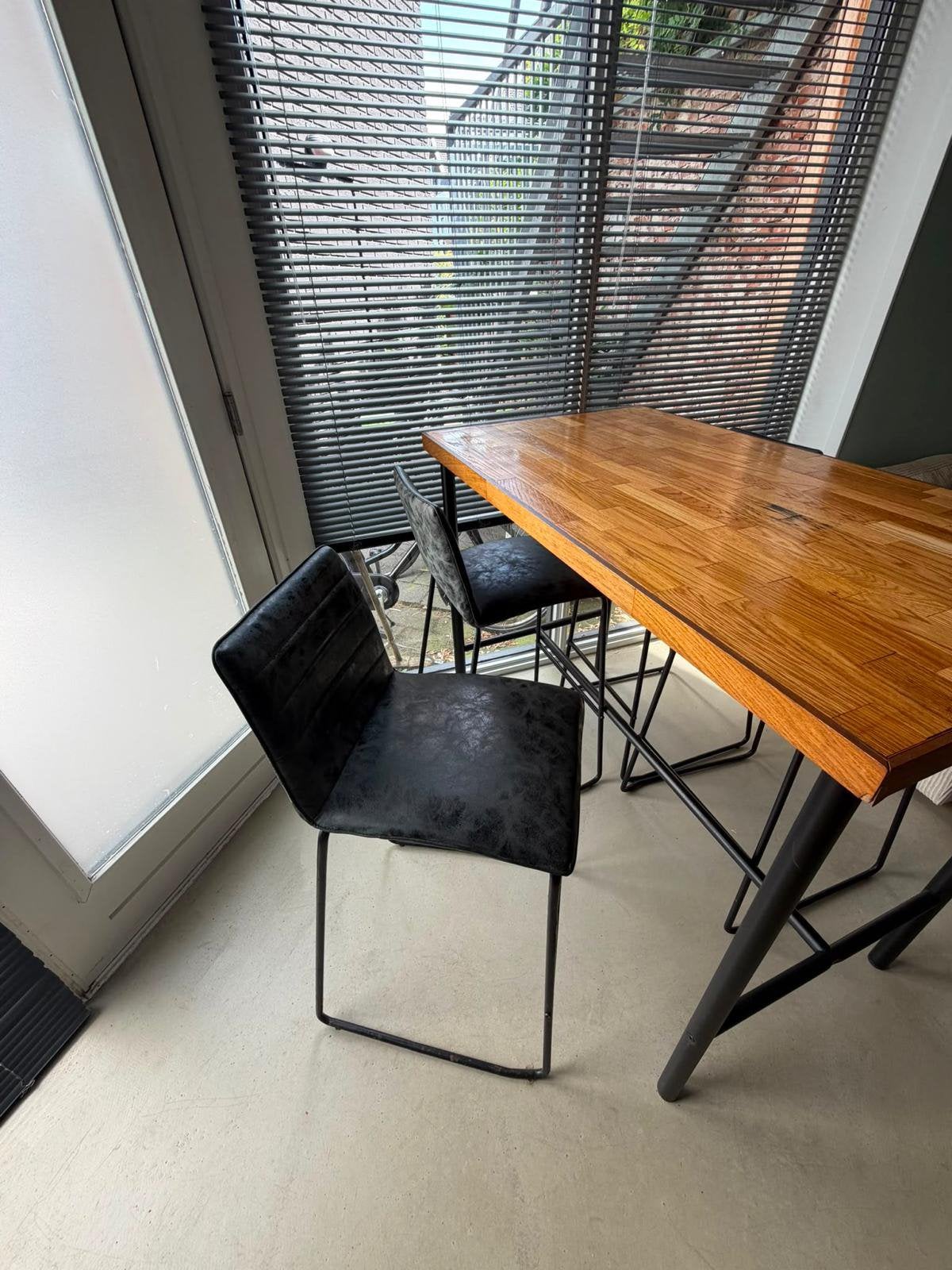 Hoge bartafel met 4 barkrukken, Ophalen, 100 tot 150 cm, 50 tot 100 cm, Zo goed als nieuw