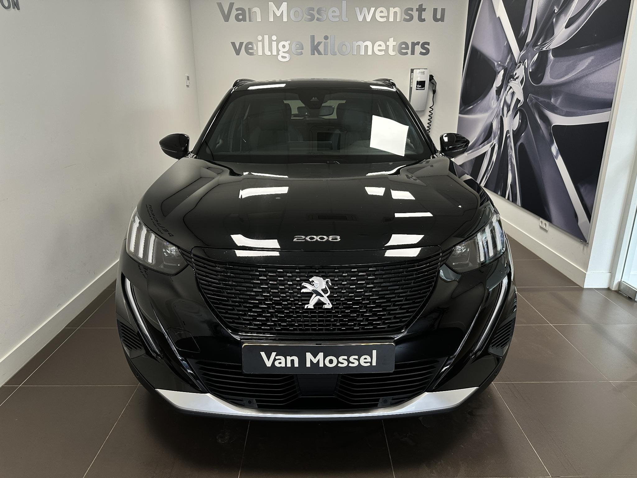 Peugeot e-2008 EV GT 50 kWh | Apple Carplay | Verwarmde voor, 136 pk, Leder en Stof, Zwart, Origineel Nederlands