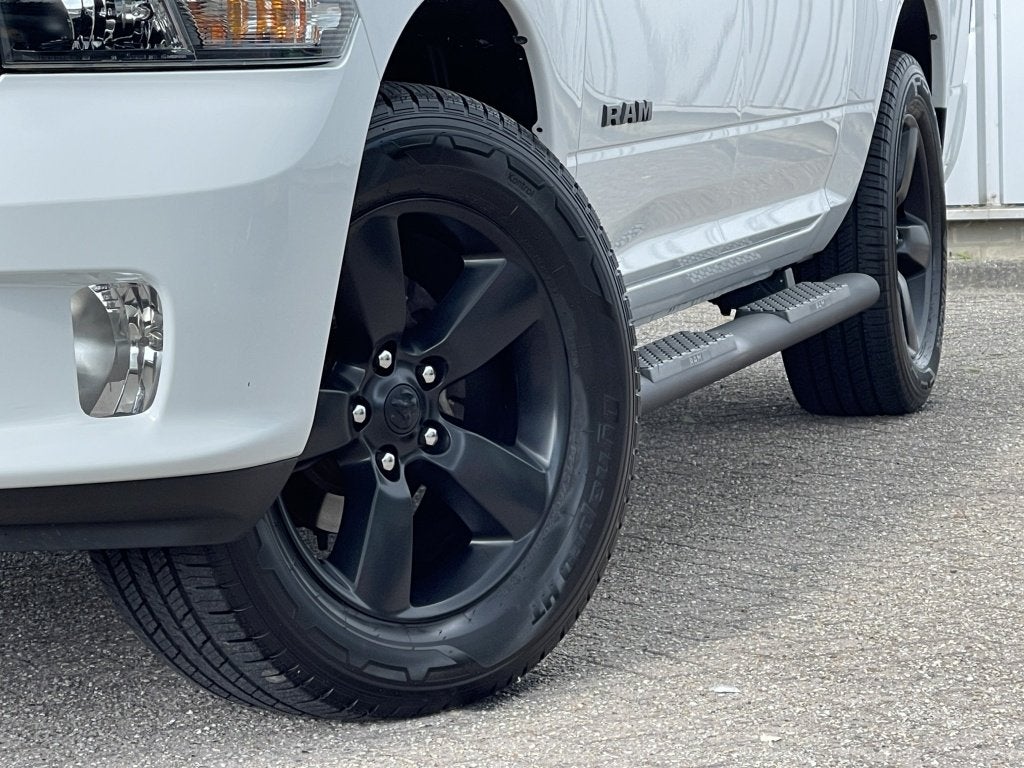 Dodge Ram 1500 pick up Classic Crew Cab 4x4 lpg (bj 2021), Auto's, Automaat, Euro 5, Stof, Gebruikt