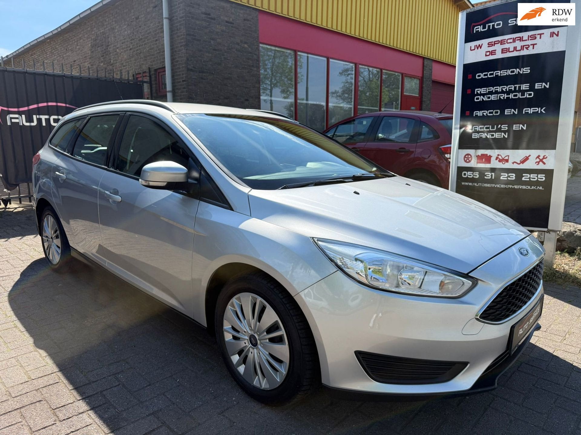 Ford Focus Wagon 1.0 Trend Edition STUURVERW.|STOELVERW.|APK, Gebruikt, Origineel Nederlands, Handgeschakeld, Grijs