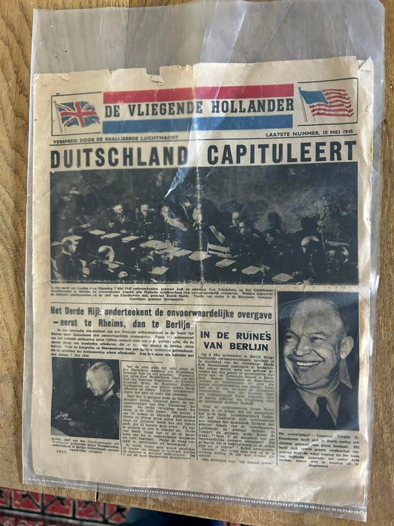 De Vliegende Hollander - Duitsland Capituleert 1945, Ophalen of Verzenden, Gelezen, Krant