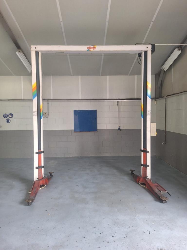 Hefbrug 2 koloms Istobal 2500 kg vloervrij, Auto diversen, Ophalen