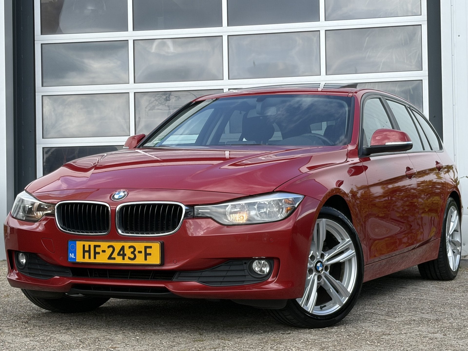 BMW 3 Serie Touring 316i Business 136pk | Achteruitrijcamera, Auto's, BMW, Automaat, Gebruikt, 4 cilinders, 1445 kg
