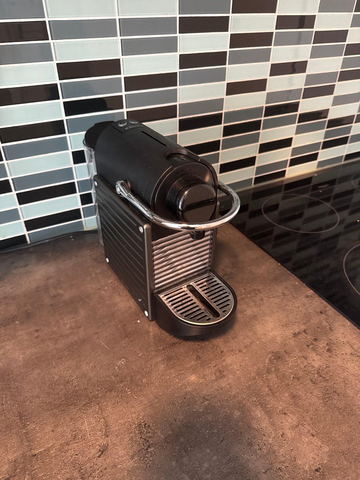 Nespresso Krups Essenza Mini - Compacte Espresso Machine, Ophalen, Espresso apparaat, Zo goed als nieuw, 1 kopje