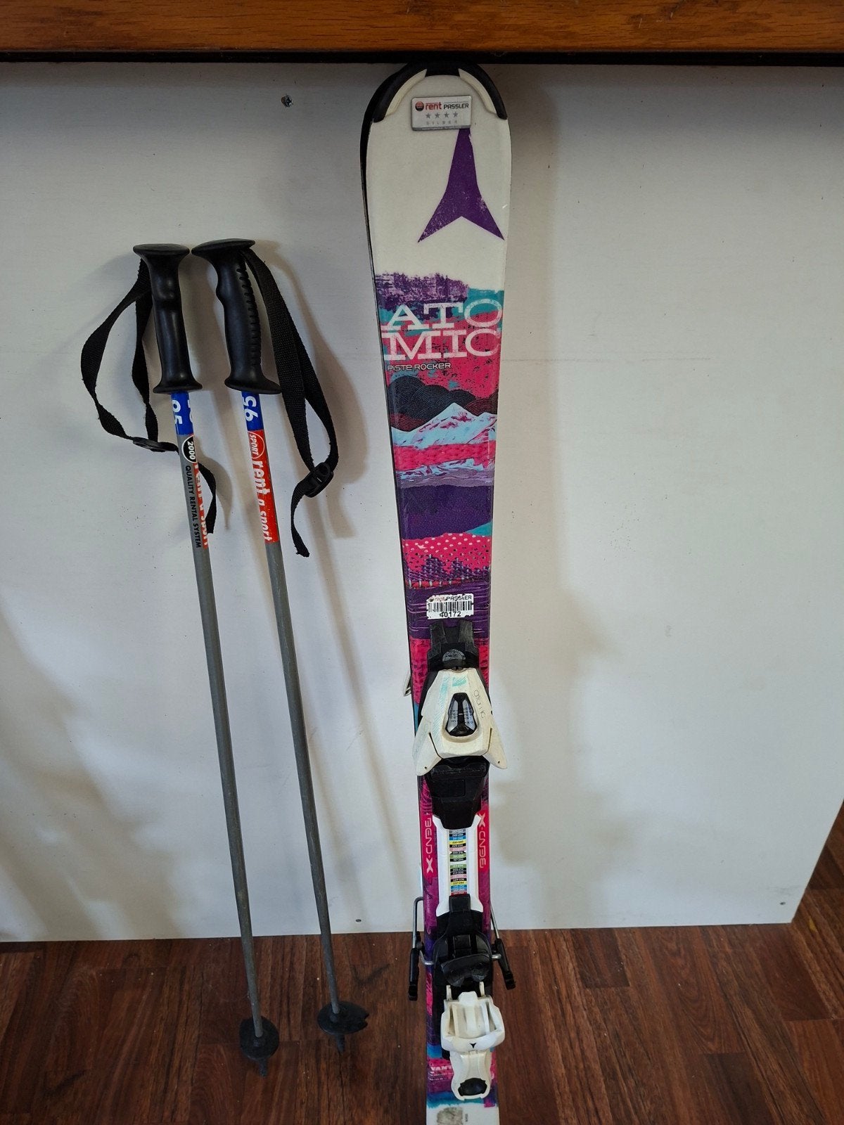 Atomic ski's 110 cm met bindingen en skistokken, Gebruikt, 100 tot 140 cm, Ophalen of Verzenden, Atomic