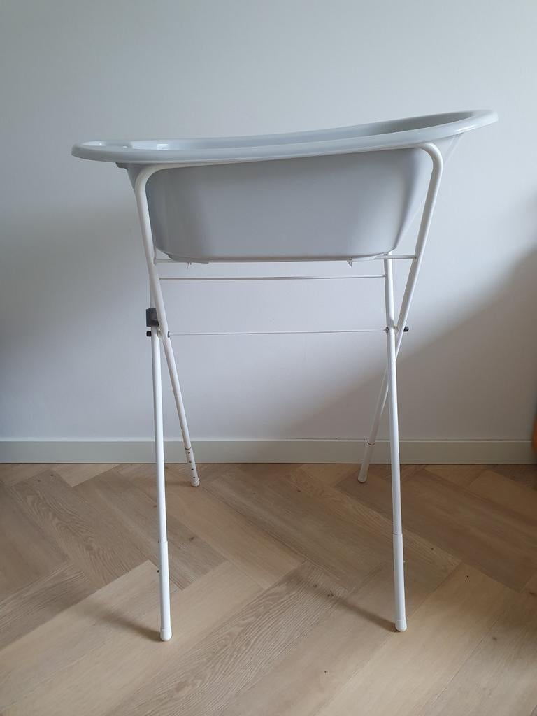 Babybadje met standaard - Grijs, Zo goed als nieuw, Badje, Standaard, Ophalen