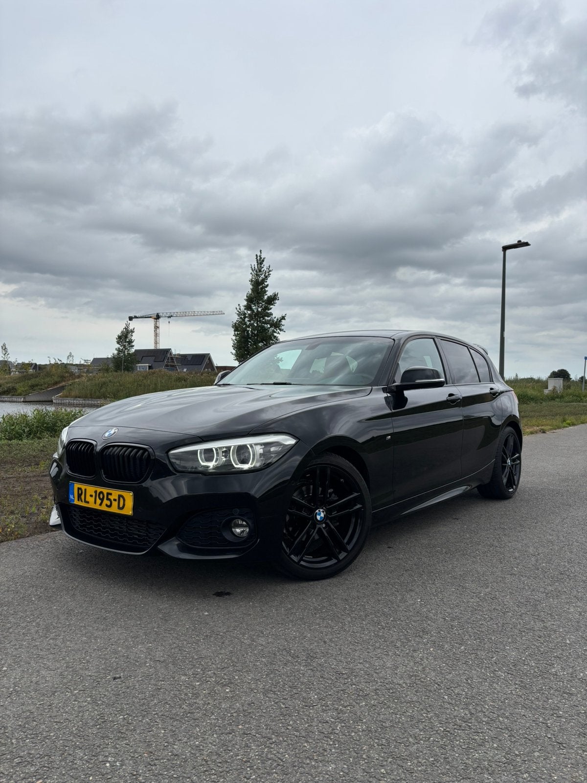 BMW 1-Serie 118i LCI M-Sport 136pk AUTOMAAT 2017 Zwart, Auto's, 1295 kg, Zwart, Bruin, 650 kg