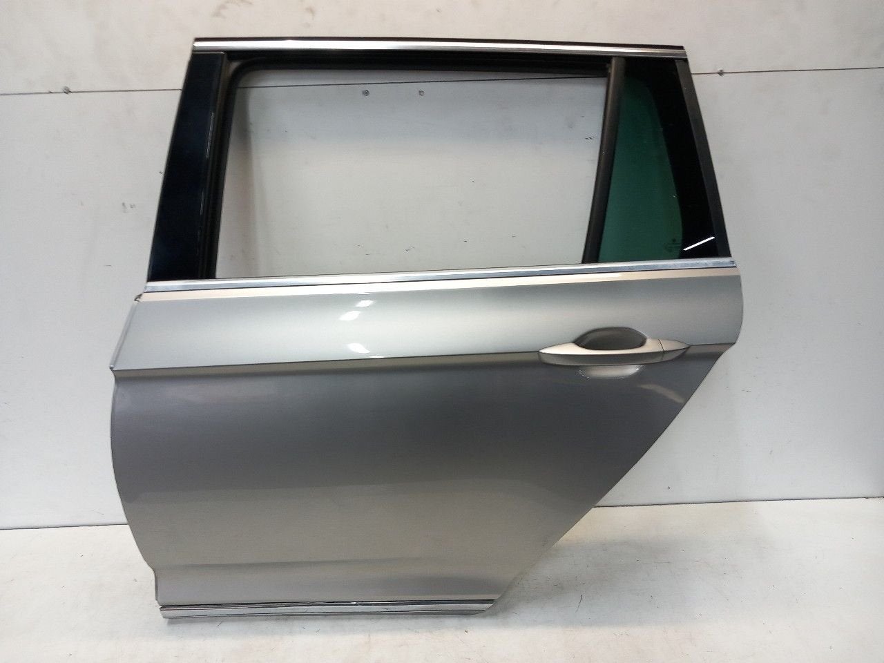 Portier links achter Volkswagen Passat, Onderdelen@venauto.nl, Van der Ven Autorecycling B.V., Gebruikt, Ettenseweg 76, 4706 PB Roosendaal, The Netherlands
