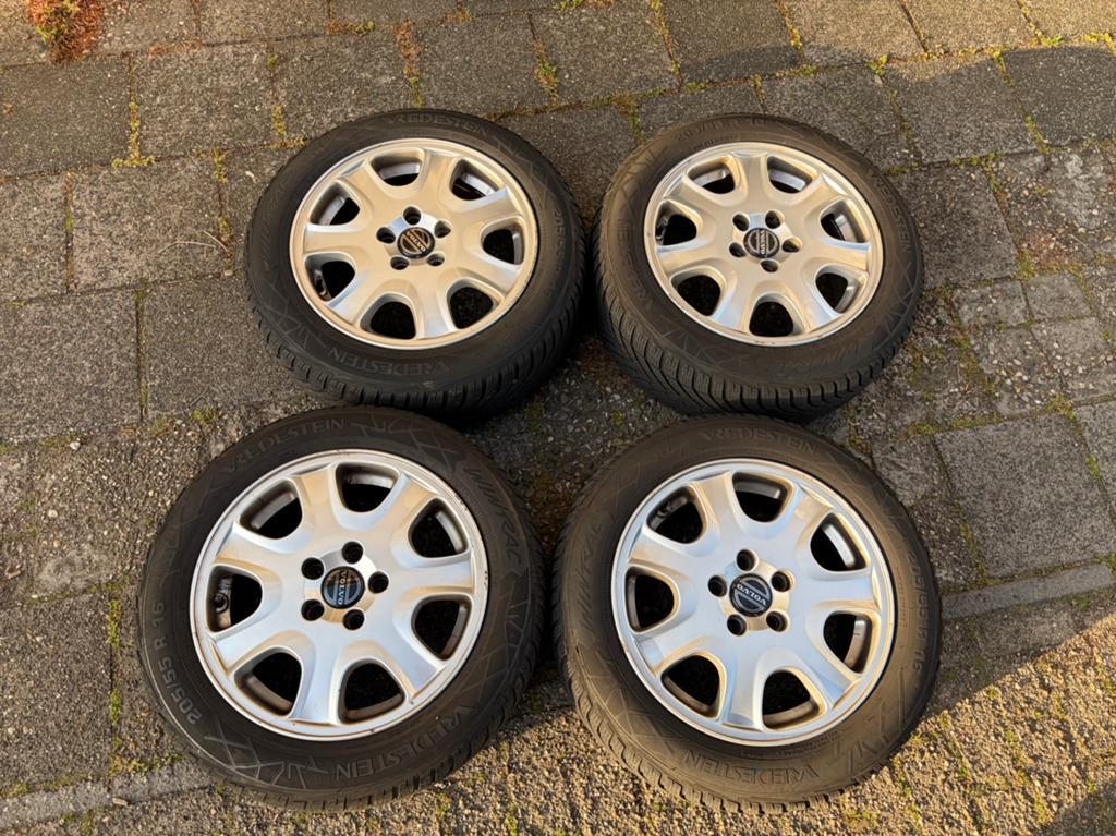 Volvo S60/V70 Metis velgen met Winterbanden., Ophalen, Gebruikt