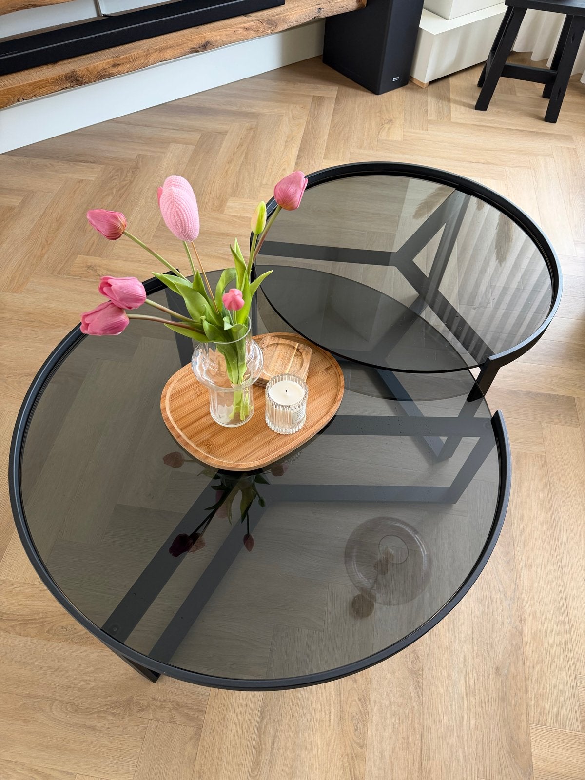 2 zwarte salontafels van staal en donker glas van: Made com, Ophalen, 100 tot 150 cm, 50 tot 100 cm, Ovaal