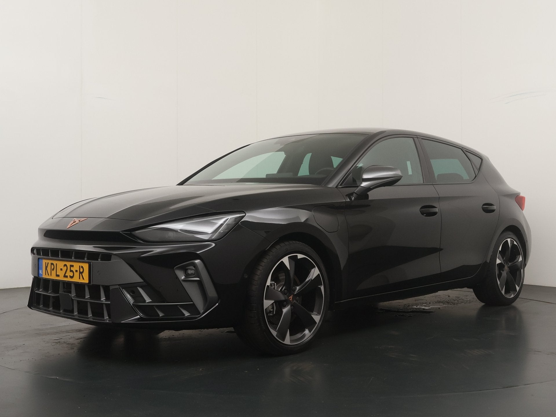 CUPRA Leon 1.5 TSI e-Hybrid 204pk PHEV Business | Stoel- en, 12 maanden, 4 cilinders, Leon, Leder en Stof