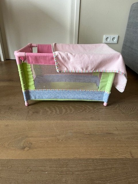 HABA fleurig poppenbedje met poppendekentje, Kinderen en Baby's, Speelgoed | Poppen, Ophalen, Gebruikt, Overige typen