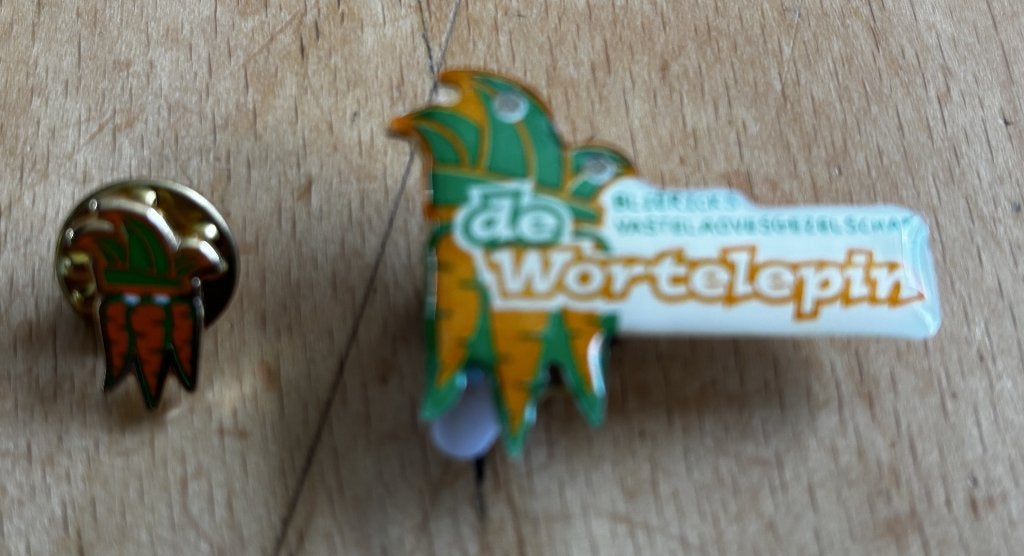 pin carnaval de wortelpin uit Blerick, Ophalen of Verzenden, Zo goed als nieuw, Overige onderwerpen, Speldje of Pin