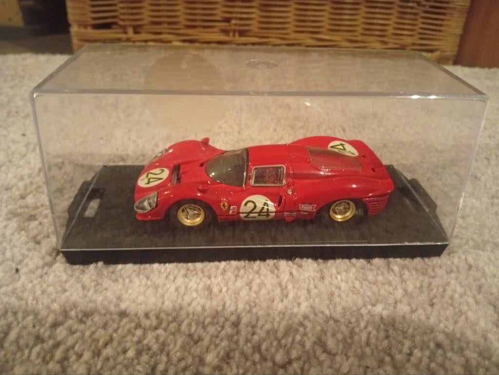 Bang Ferrari 330 P4 1967 1:43, Ophalen of Verzenden, Zo goed als nieuw, Auto, Overige merken