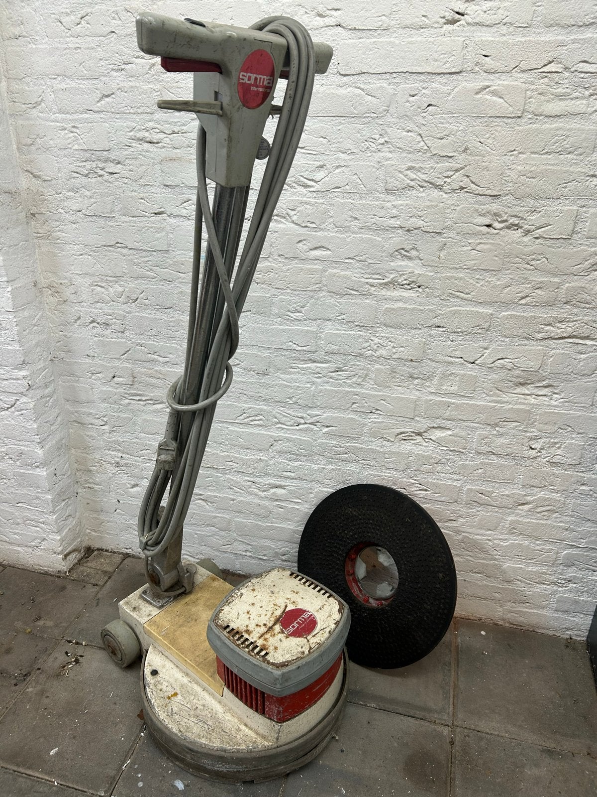 Sorma schrobmachine met padhouder en schrobpads, Ophalen, Gebruikt, Schrobmachine