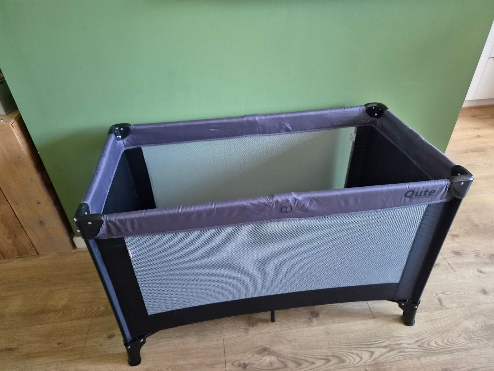 Qute Q-sleep campingbedje/box incl matrasje, Kinderen en Baby's, Boxen, Ophalen, Gebruikt, Rechthoekig