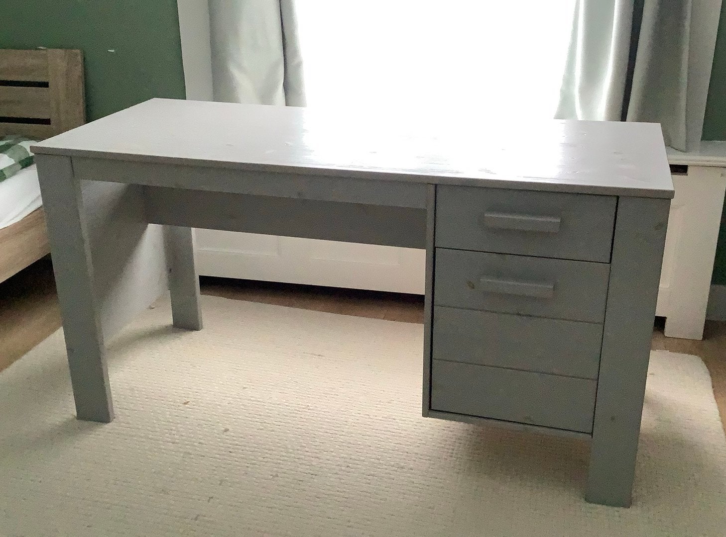 Bureau kinderkamer lichtgrijs hout, Ophalen, Zo goed als nieuw, Kinderbureau