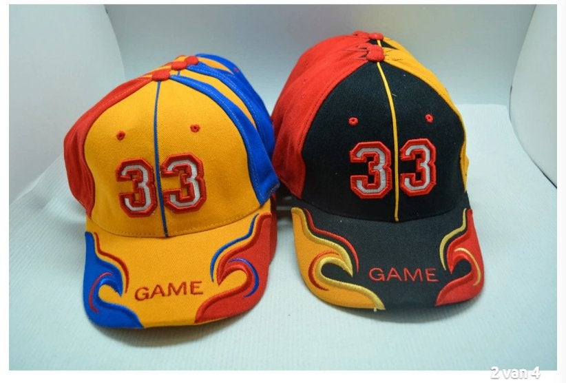 Leuke nieuwe nummer 33 caps / petten in 2 kleurcombinaties, Ophalen of Verzenden, Nieuw, One size fits all, Pet