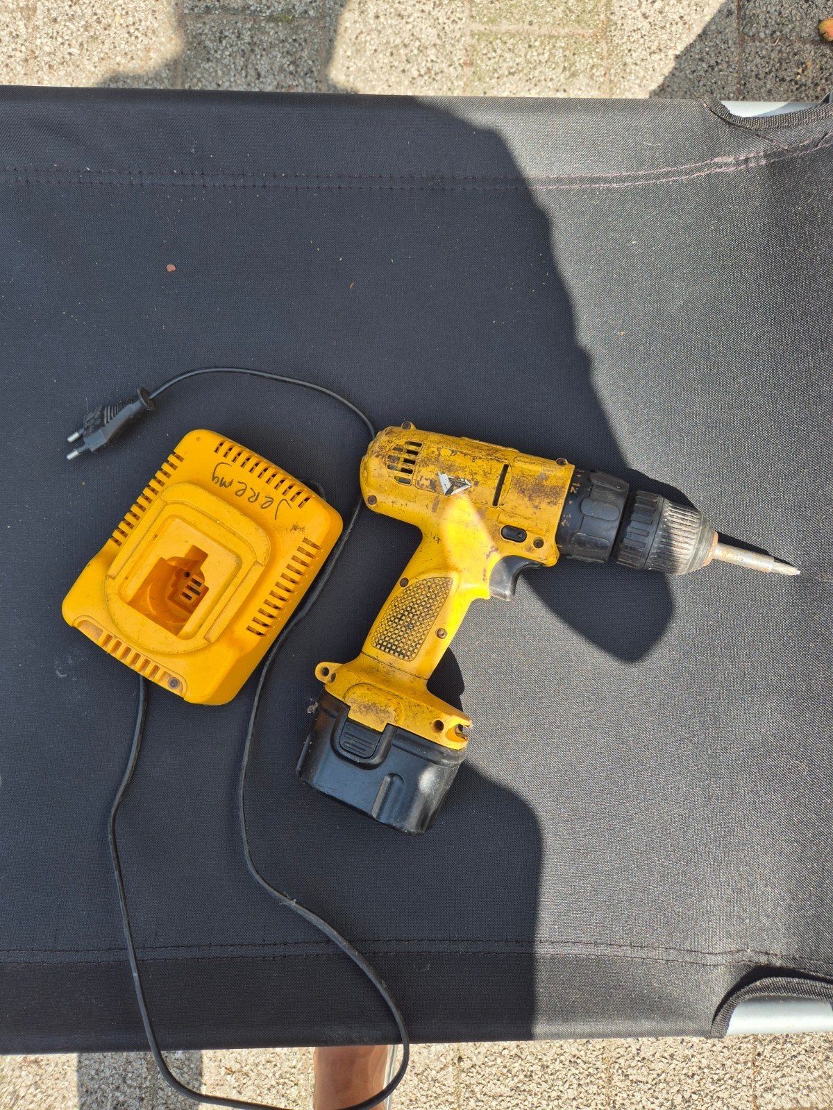 DeWalt Boormachine met Oplader, Ophalen of Verzenden, Gebruikt, Minder dan 400 watt, Boormachine