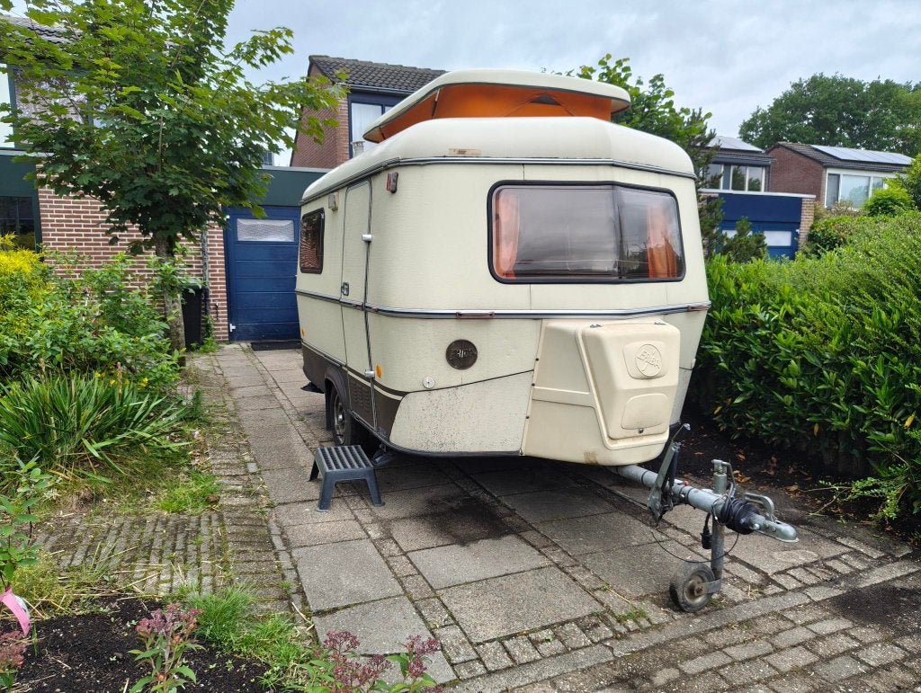 Eriba Touring Familia (1986), Caravans en Kamperen, Particulier, 4 tot 5 meter, Eriba, Tot en met 4