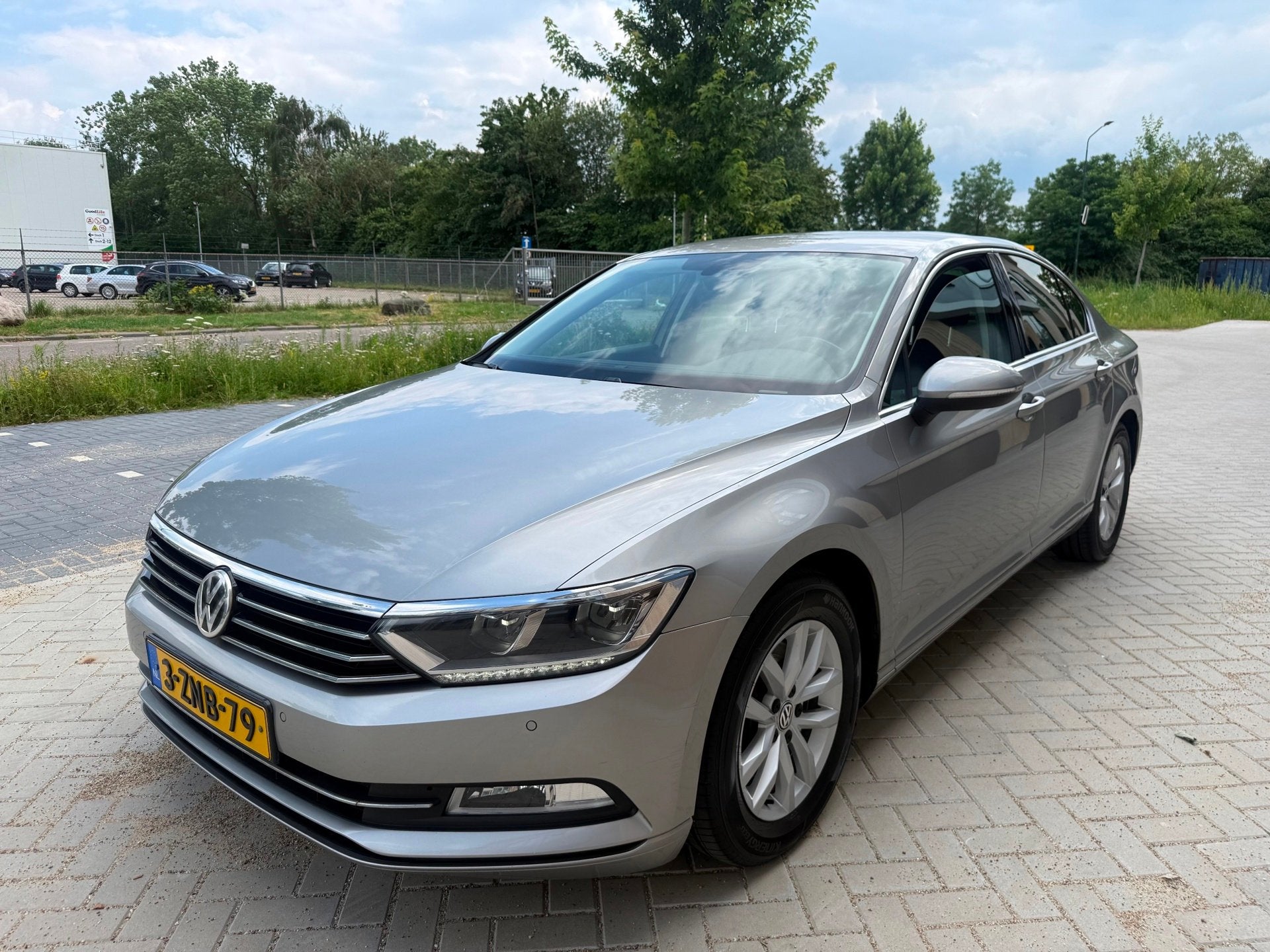 Volkswagen Passat 1.6 TDI SEDAN (bj 2015) DSG/XENON/PDC/DEAL, Auto's, Volkswagen, Stof, Gebruikt, Euro 6, 4 cilinders